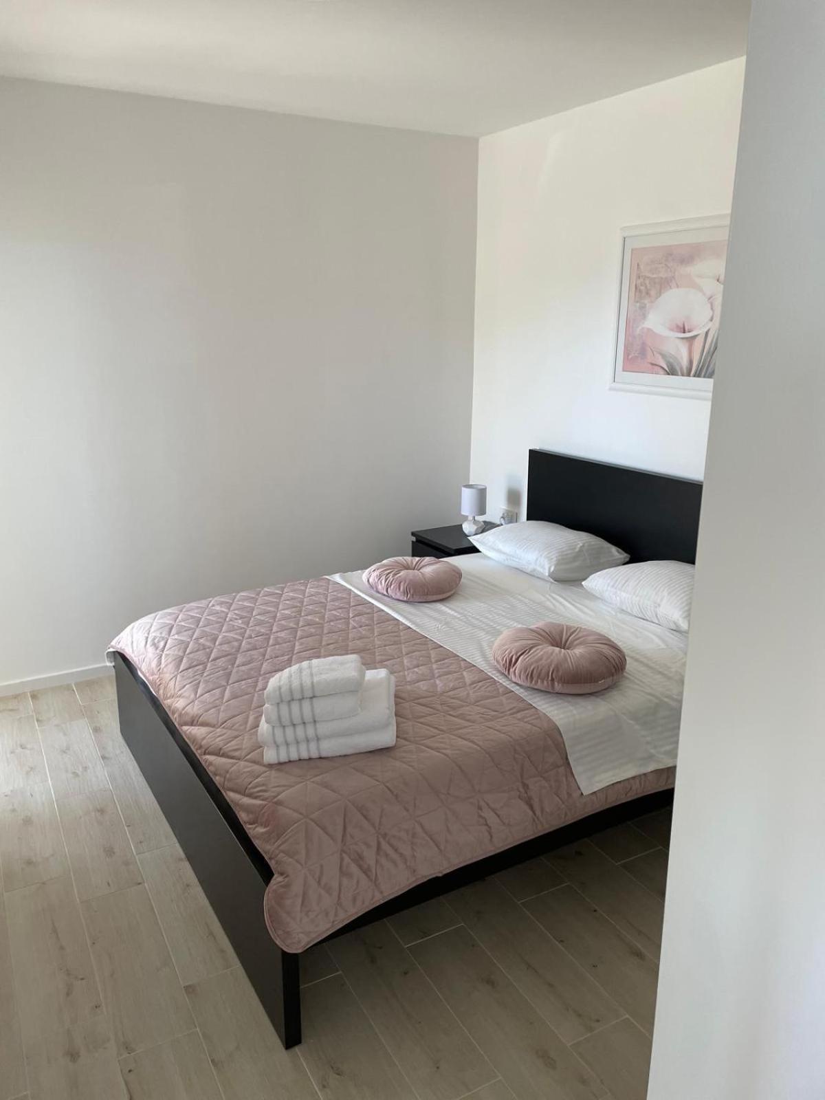 Amore Apatmani Celina Bagian luar foto